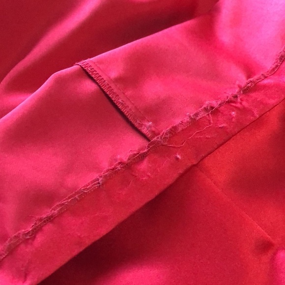 Beautiful true red satin full length skirt - Picture 5 of 7